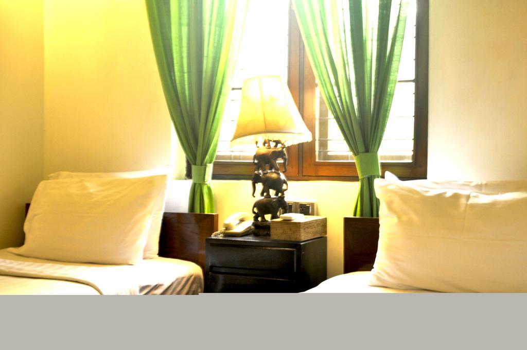 Classique Inn Yangon Exterior foto