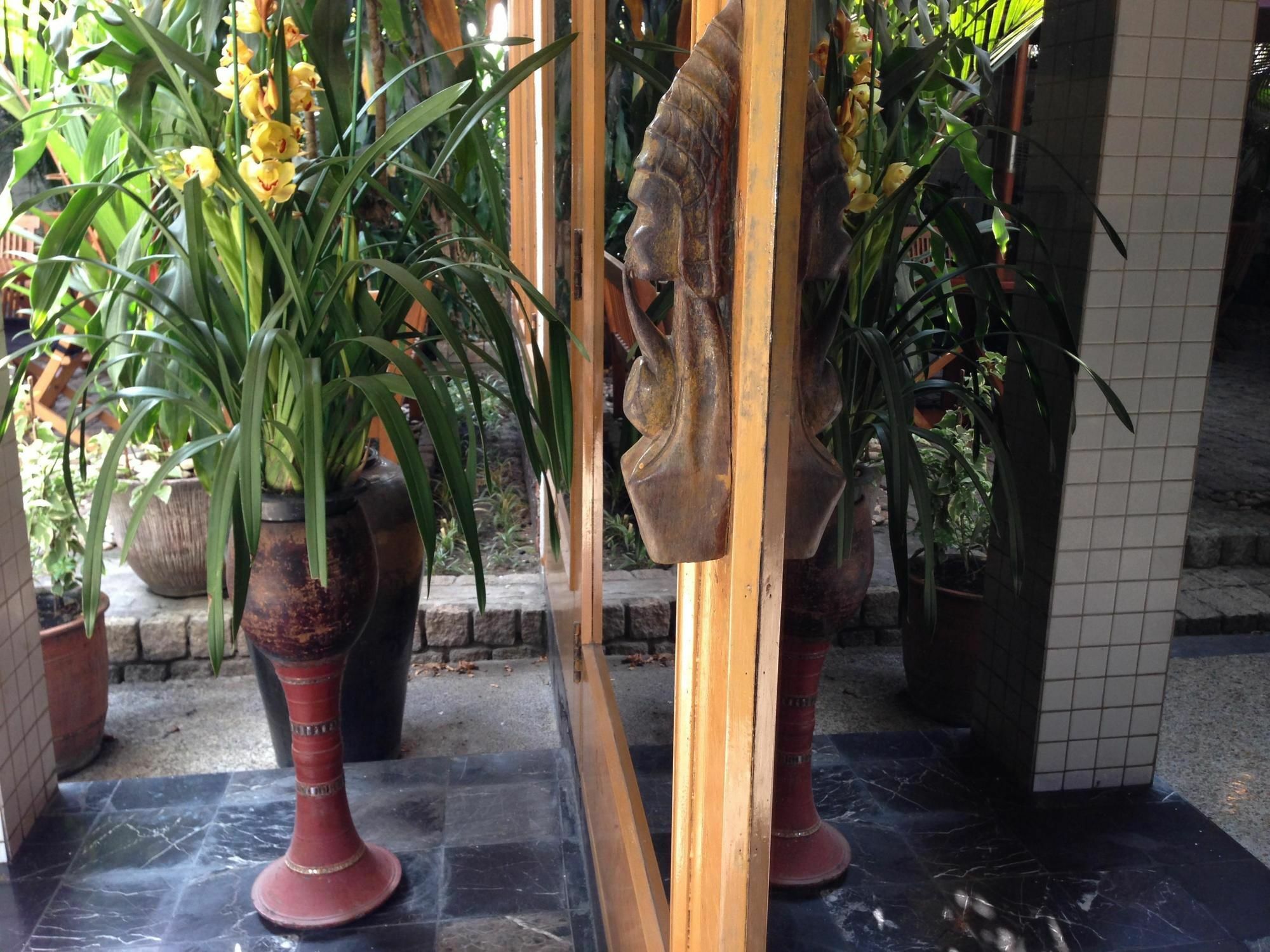 Classique Inn Yangon Exterior foto